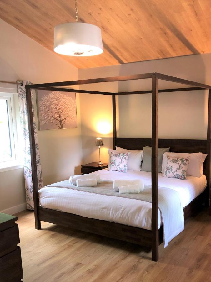 Breckland Lodge 2 With Hot Tub Belladrum Esterno foto