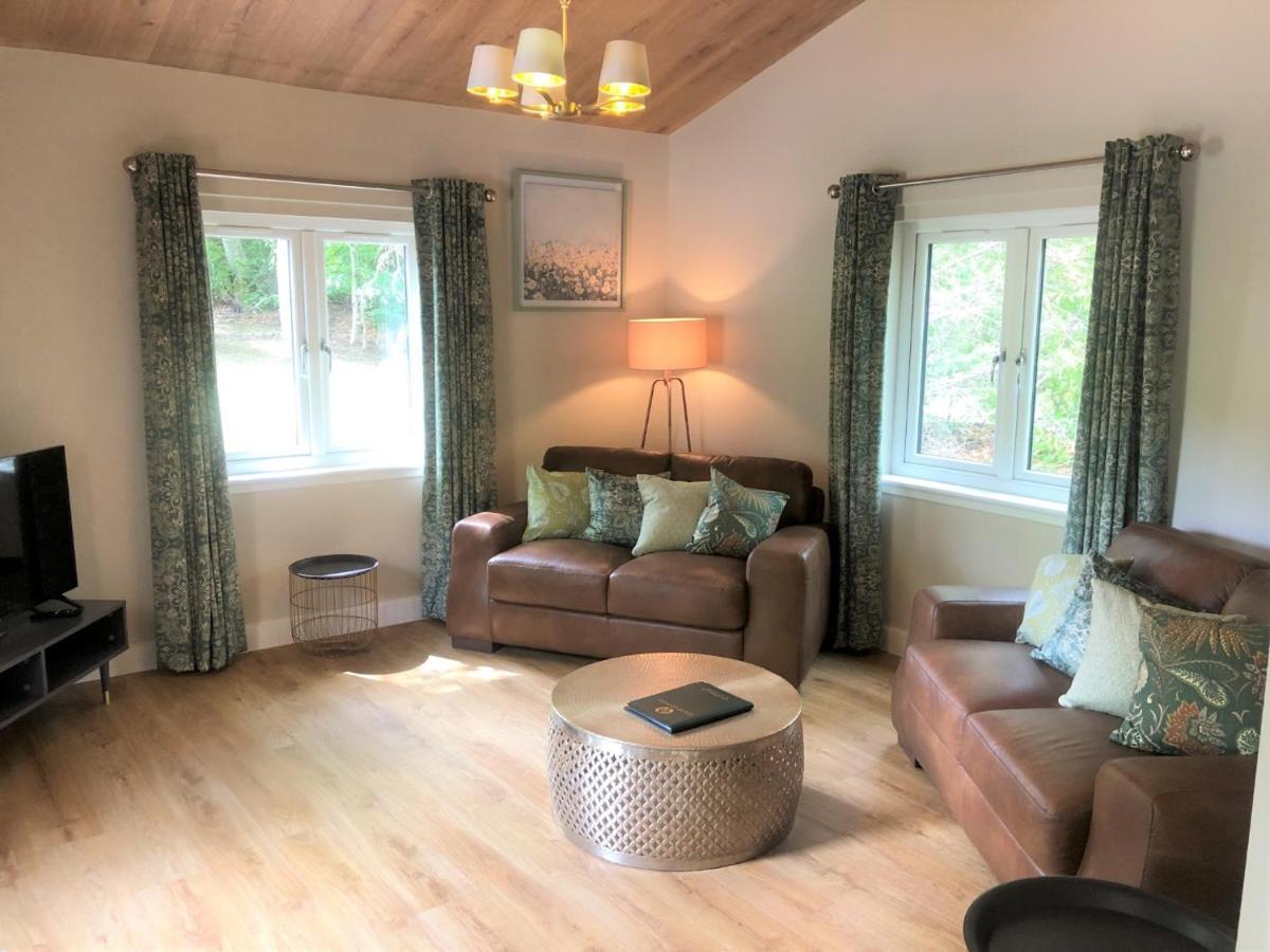 Breckland Lodge 2 With Hot Tub Belladrum Esterno foto